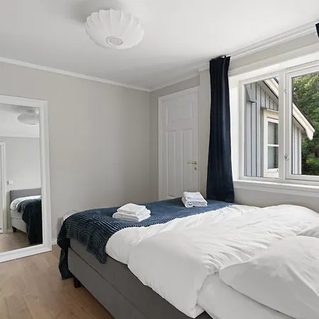 Arctic Homes - Historical Tromso House With View Exterior photo