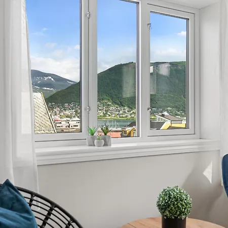 Arctic Homes - Historical Tromso House With View Exterior photo